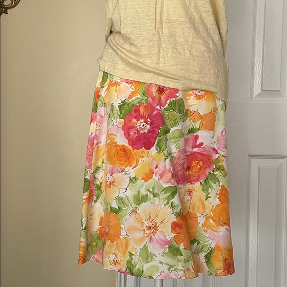 Talbots Petites Tencel Lyocell Floral Watercolor Skirt
Feminine Romantic - Picture 1 of 9
